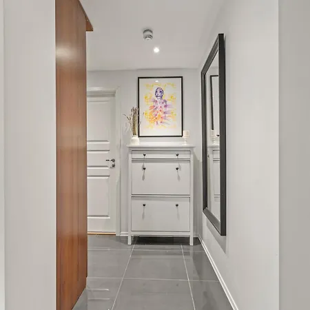 Central - Lovely 2 Bedrooms Flat With Balcony Lejlighed Oslo