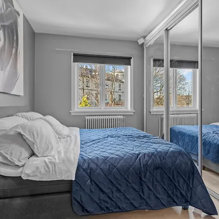 Central - Lovely 2 Bedrooms Flat With Balcony Leilighet *