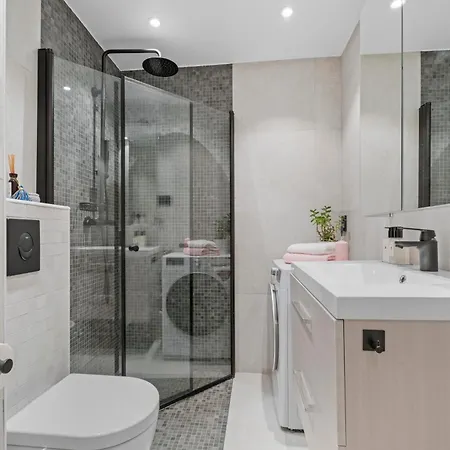Lejlighed Central - Lovely 2 Bedrooms Flat With Balcony *