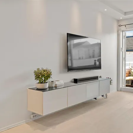 Central - Lovely 2 Bedrooms Flat With Balcony Lejlighed *