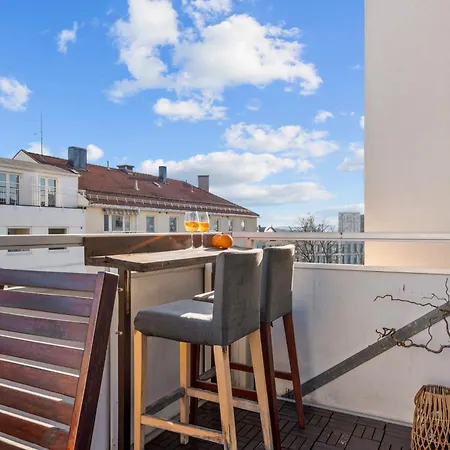 Central - Lovely 2 Bedrooms Flat With Balcony