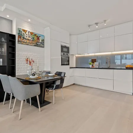 شقة Central - Lovely 2 Bedrooms Flat With Balcony